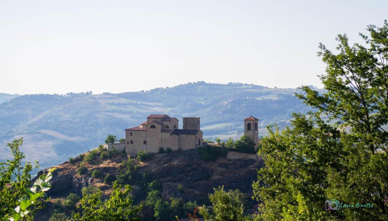Antiche Vie B&B Serramazzoni Exterior foto